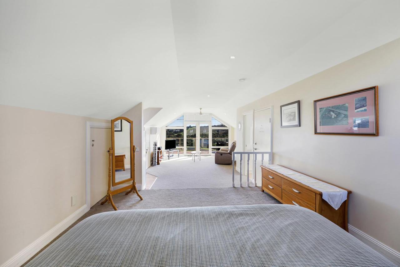 Logans Beach Apartments - The Loft Warrnambool Eksteriør billede