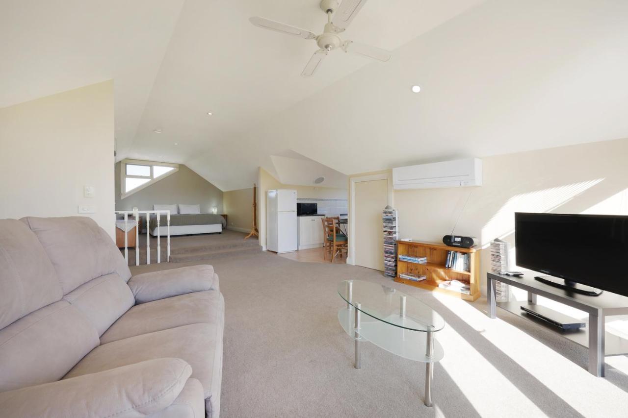 Logans Beach Apartments - The Loft Warrnambool Eksteriør billede
