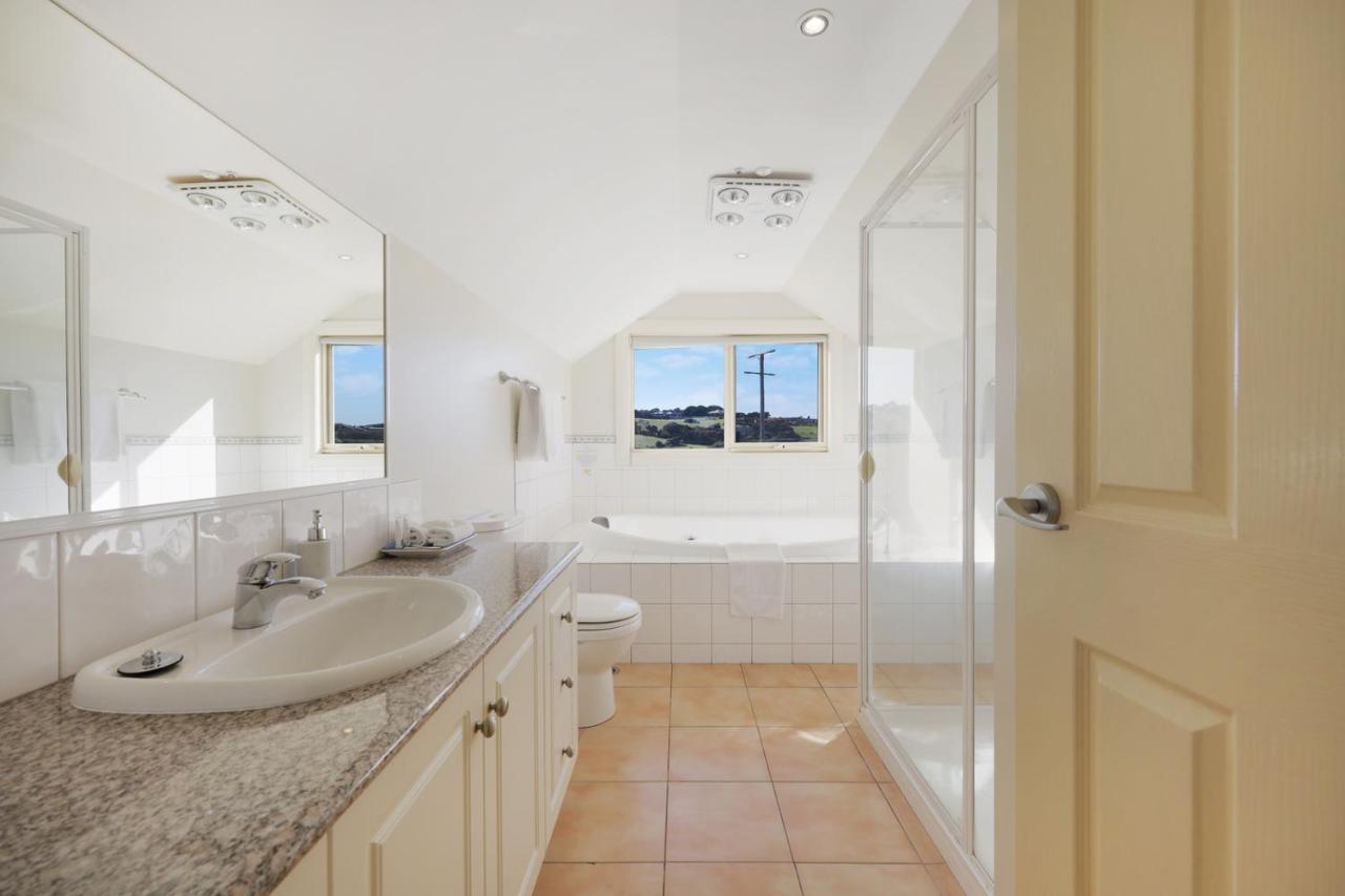 Logans Beach Apartments - The Loft Warrnambool Eksteriør billede
