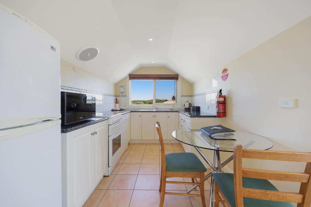 Logans Beach Apartments - The Loft Warrnambool Eksteriør billede