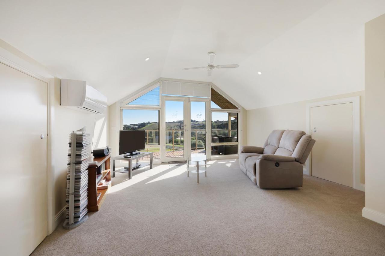 Logans Beach Apartments - The Loft Warrnambool Eksteriør billede